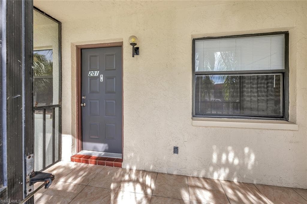 4345 27th Ct SW 6-201, Naples, FL 34116-3
