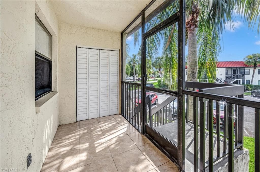 4345 27th Ct SW 6-201, Naples, FL 34116-4