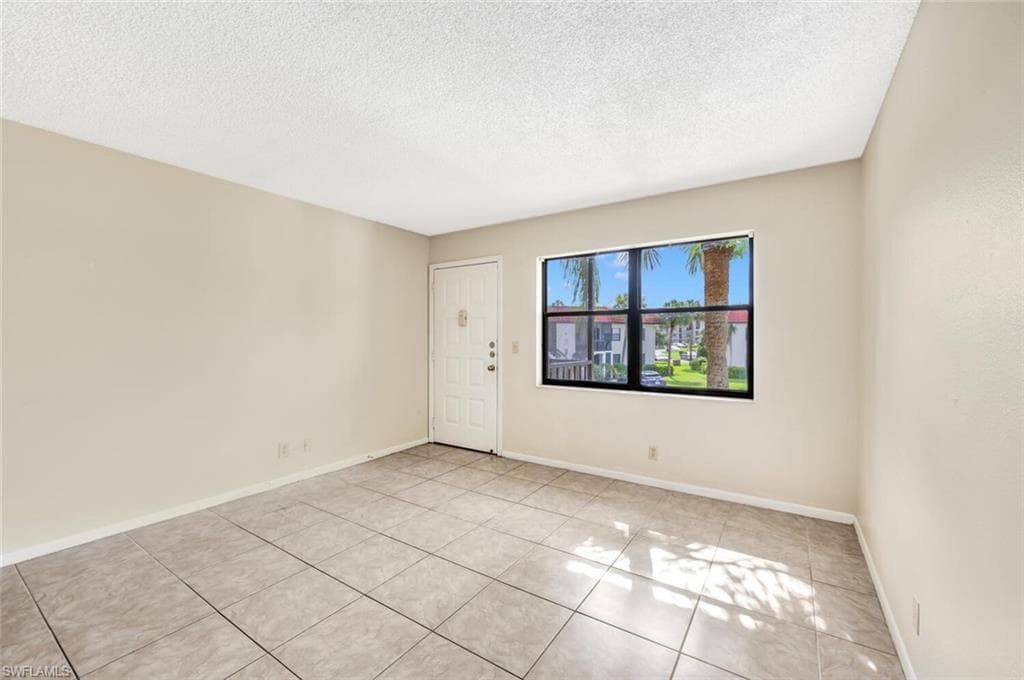 4345 27th Ct SW 6-201, Naples, FL 34116-5