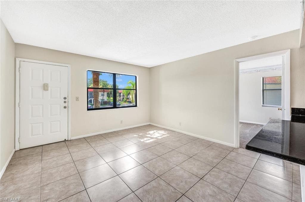 4345 27th Ct SW 6-201, Naples, FL 34116-6