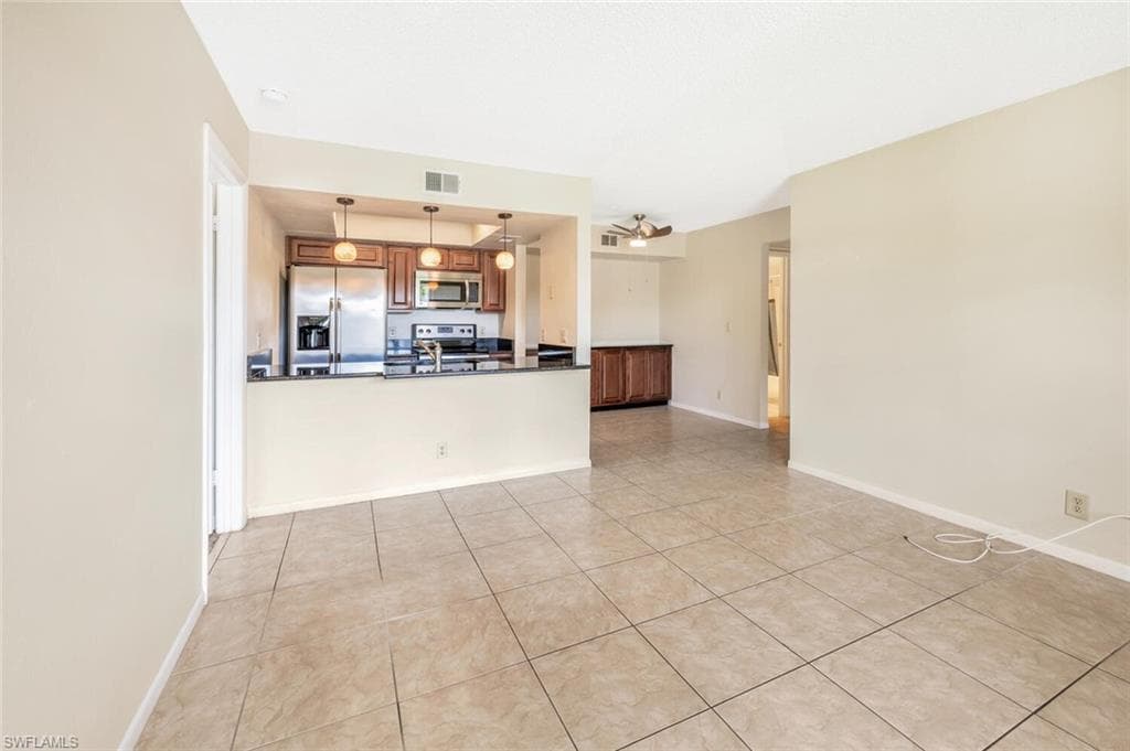 4345 27th Ct SW 6-201, Naples, FL 34116-8
