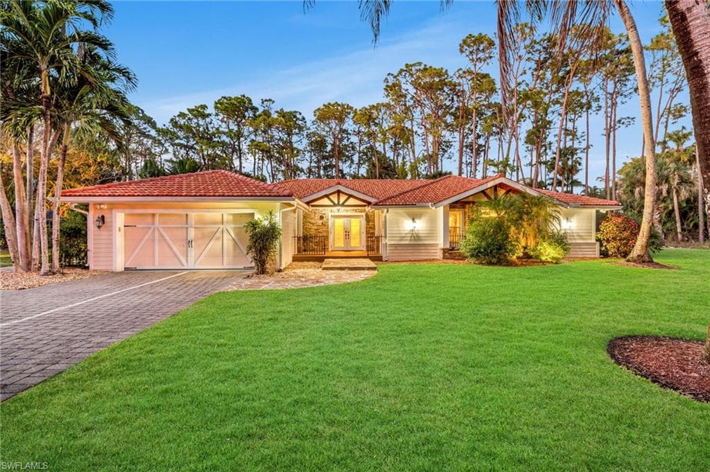 2347 Coach House Ln, Naples, FL 34105-2