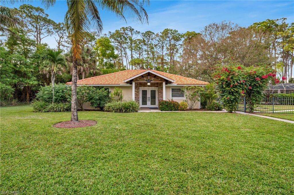 2347 Coach House Ln, Naples, FL 34105-3