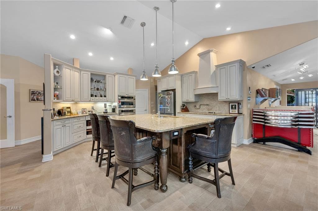 2347 Coach House Ln, Naples, FL 34105-6