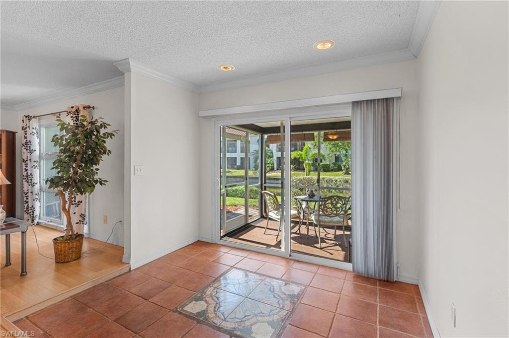 4263 Island Cir 3, Fort Myers, FL 33919-8