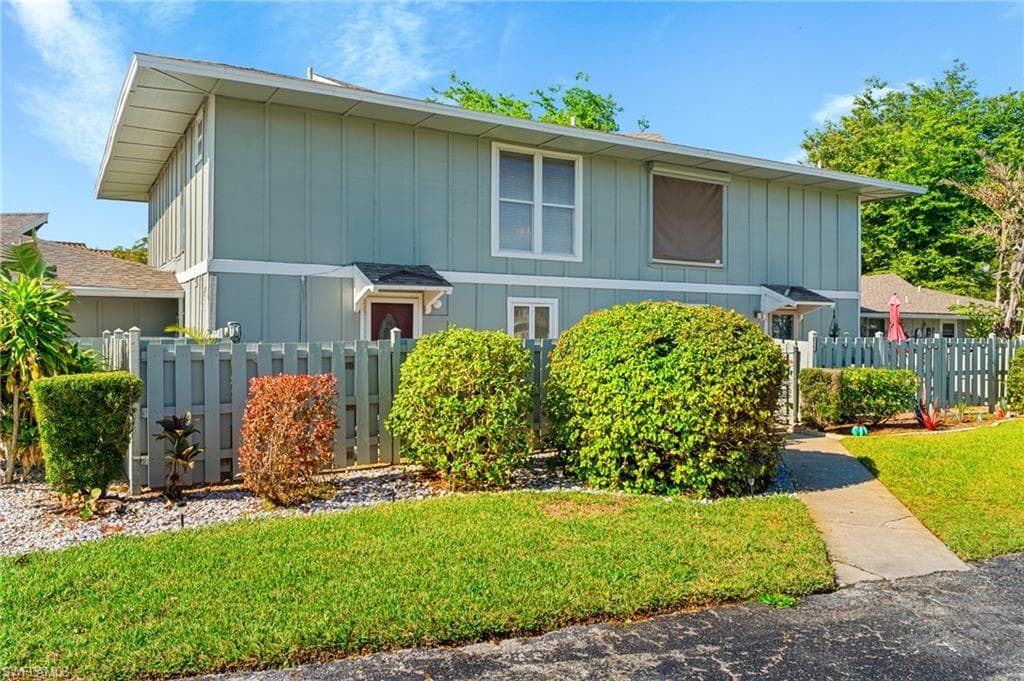 4263 Island Cir 3, Fort Myers, FL 33919-31
