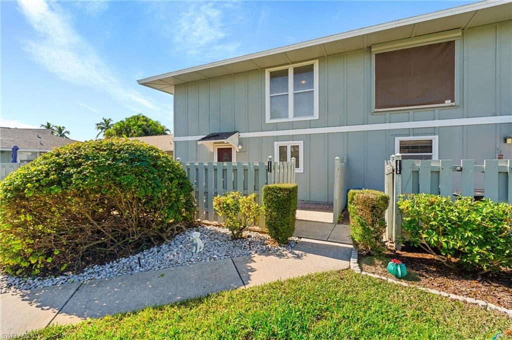 4263 Island Cir 3, Fort Myers, FL 33919-32