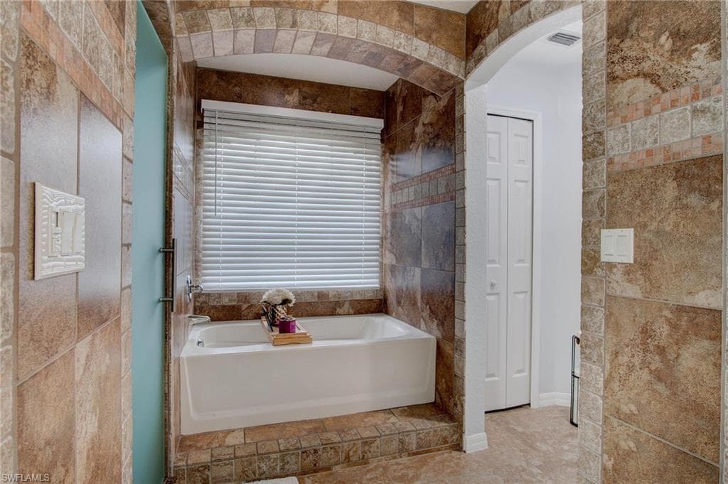 1885 Desoto Blvd N, Naples, FL 34120-14