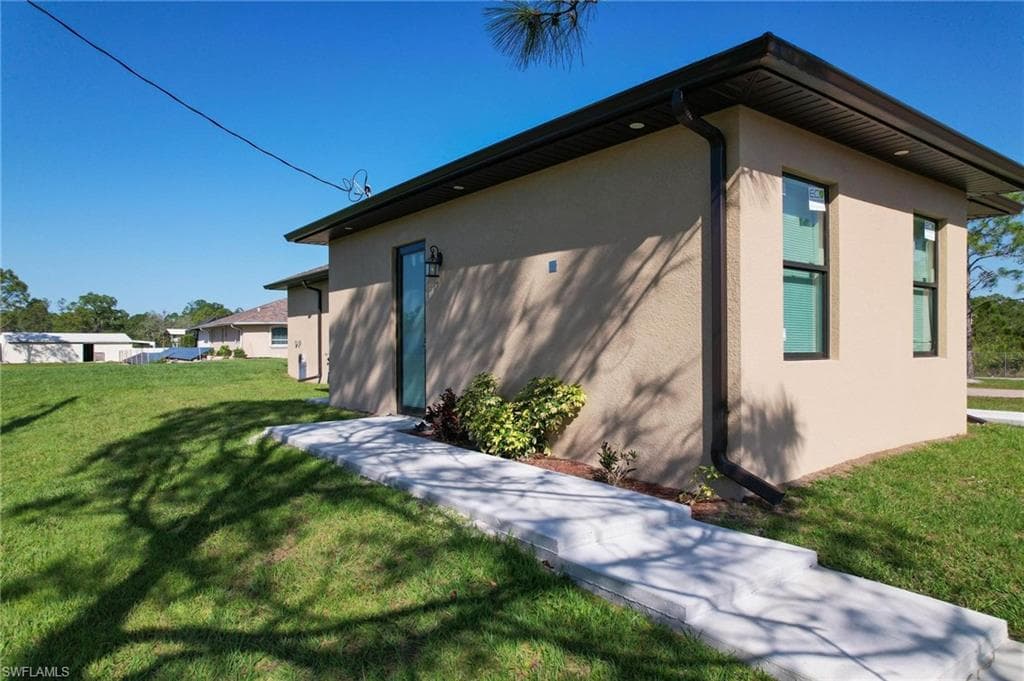 1885 Desoto Blvd N, Naples, FL 34120-33