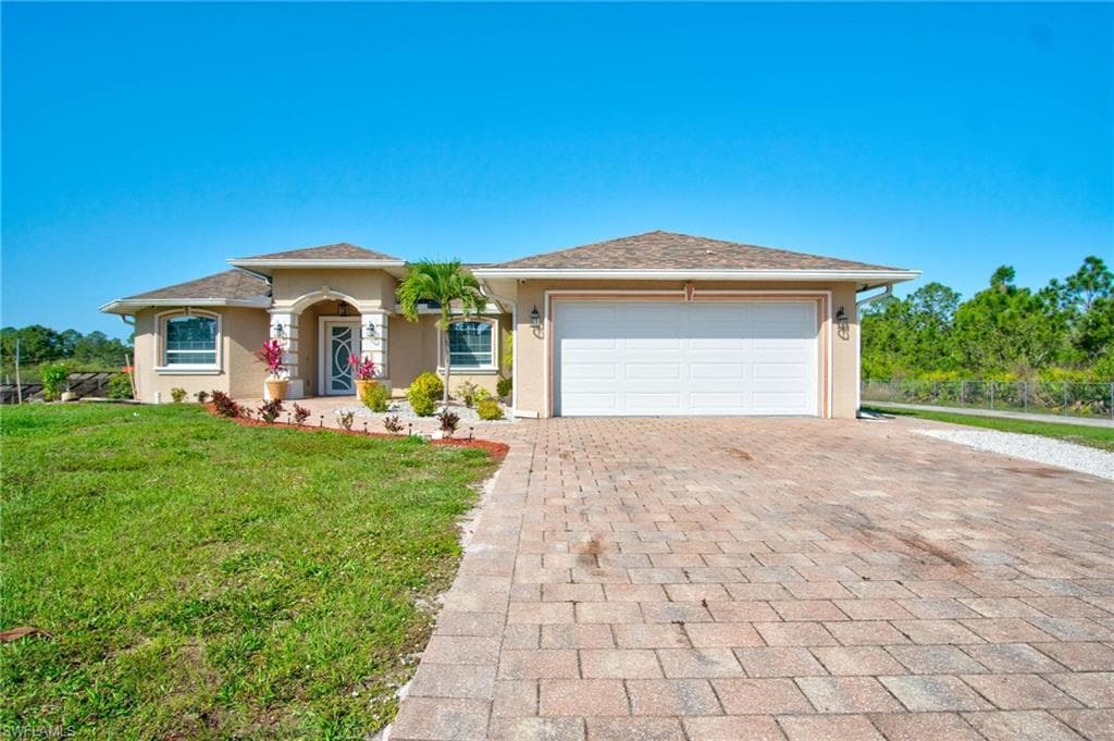 1885 Desoto Blvd N, Naples, FL 34120-3