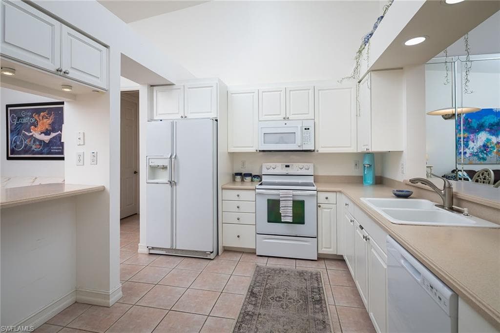 790 Bentwater Cir 203, Naples, FL 34108-9