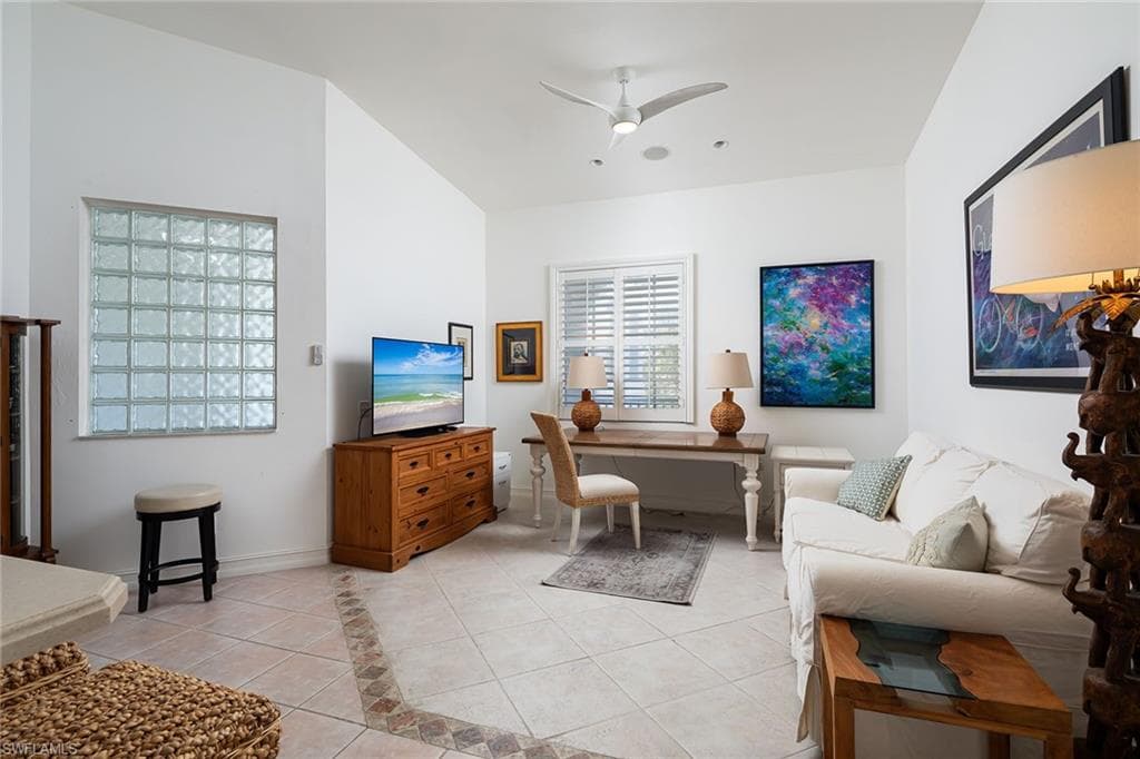 790 Bentwater Cir 203, Naples, FL 34108-11