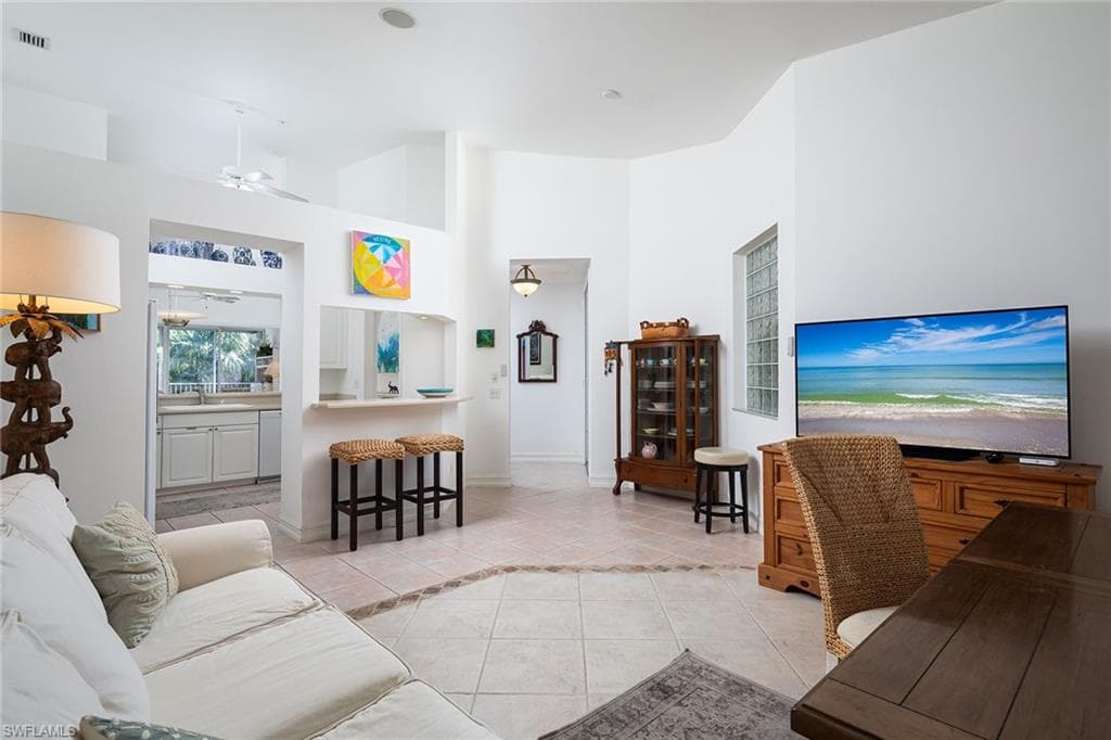 790 Bentwater Cir 203, Naples, FL 34108-12