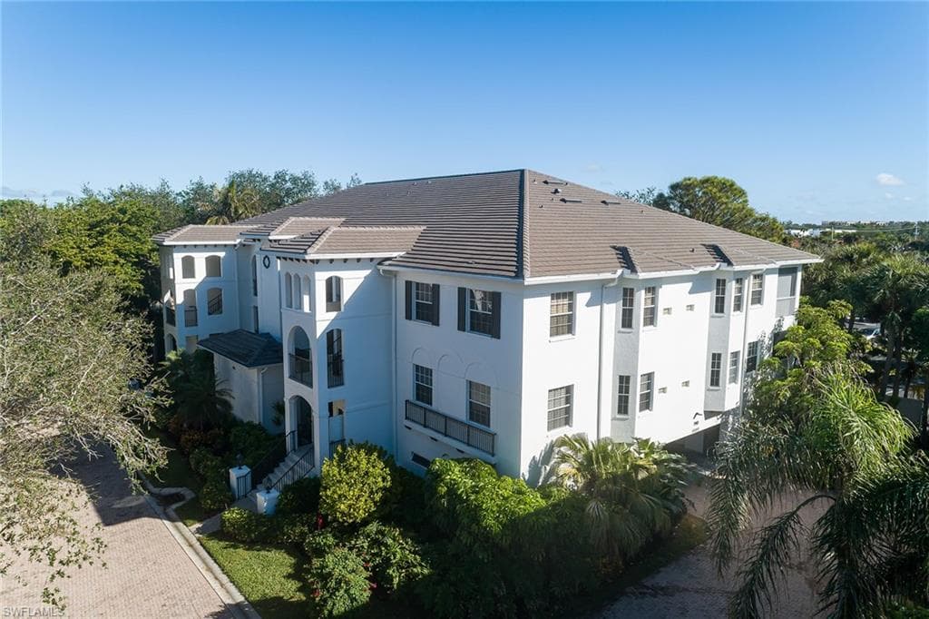 790 Bentwater Cir 203, Naples, FL 34108-18