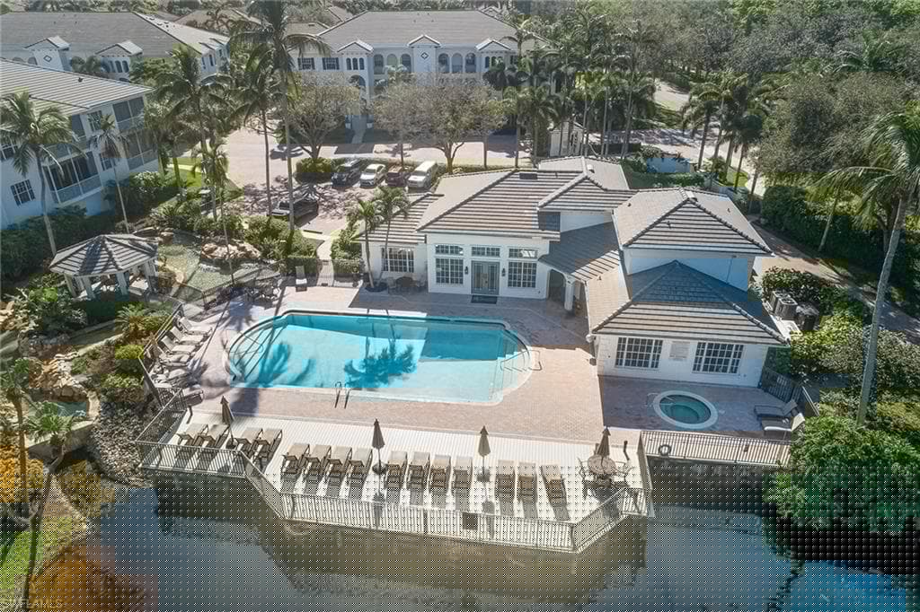 790 Bentwater Cir 203, Naples, FL 34108-19