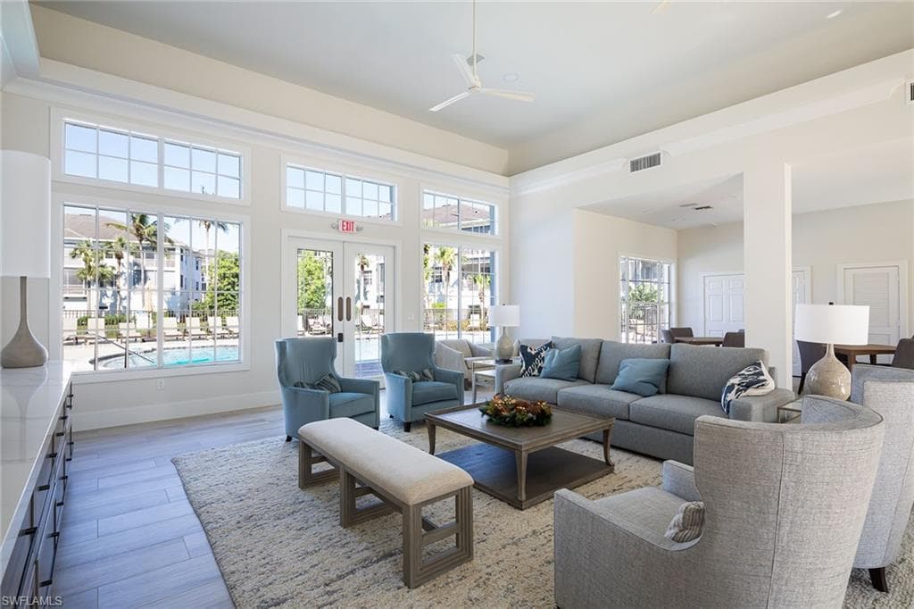 790 Bentwater Cir 203, Naples, FL 34108-21