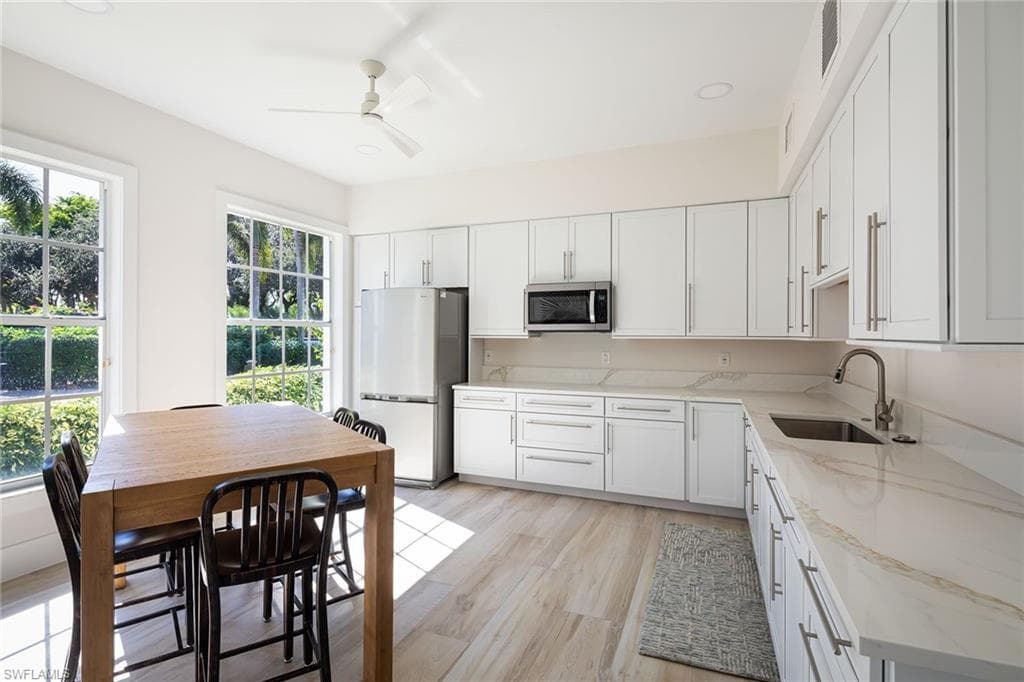 790 Bentwater Cir 203, Naples, FL 34108-22