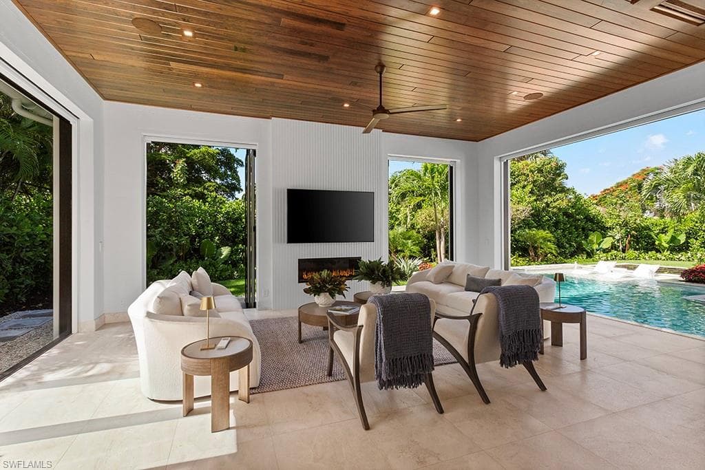 774 Golf Dr, Naples, FL 34102-11