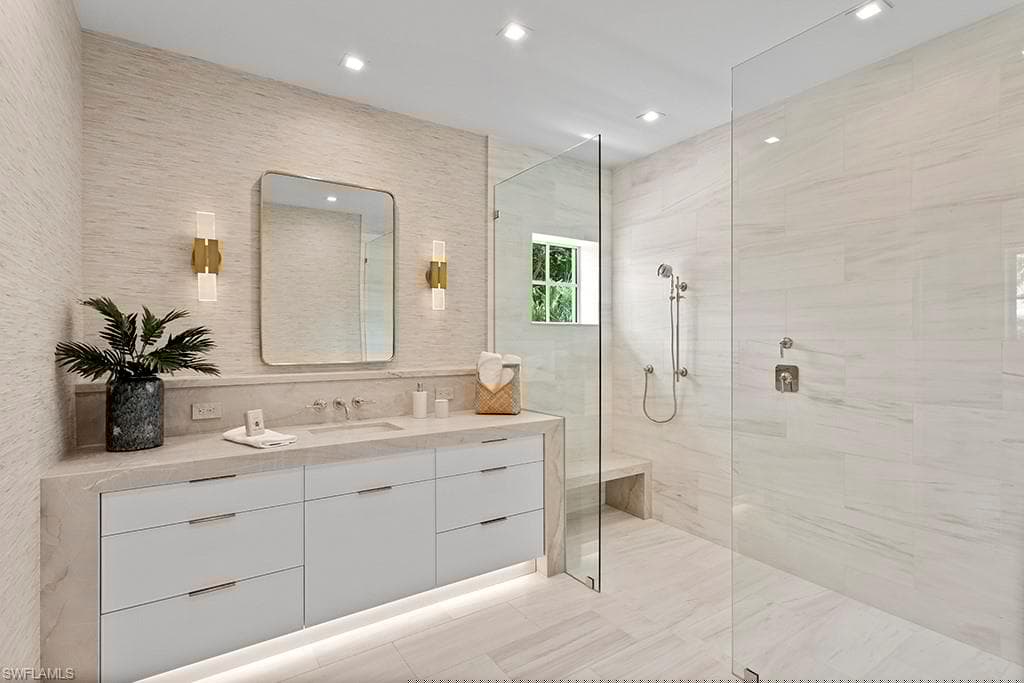 774 Golf Dr, Naples, FL 34102-33