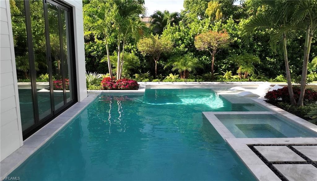 774 Golf Dr, Naples, FL 34102-39