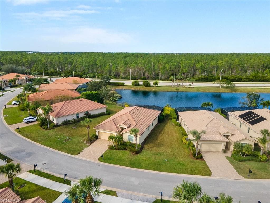 7959 Princeton Dr, Naples, FL 34104-4