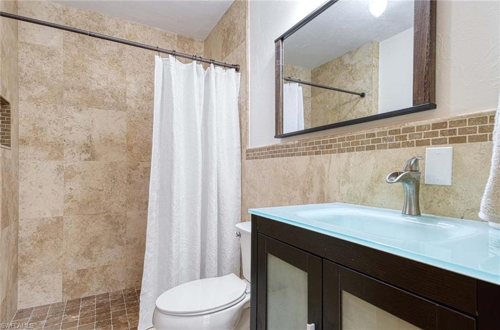 27285 Belle Rio Dr, Bonita Springs, FL 34135-19