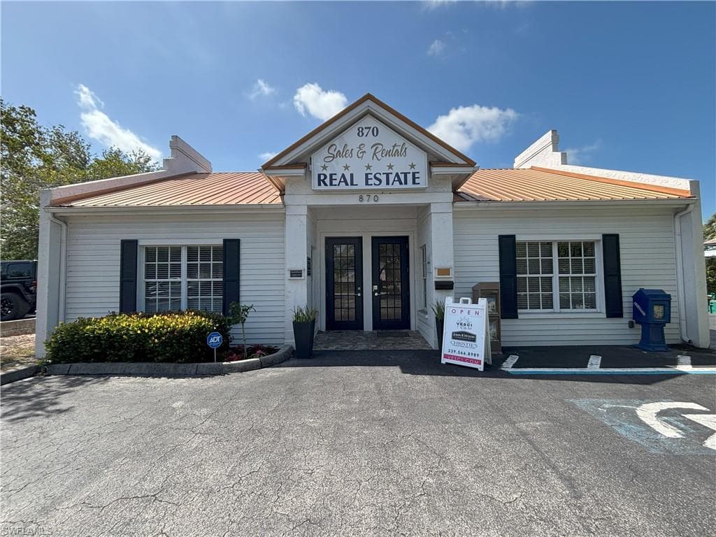 870 97th Ave N, Naples, FL 34108-1