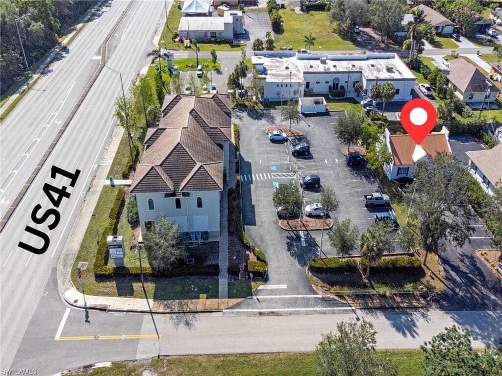 870 97th Ave N, Naples, FL 34108-5