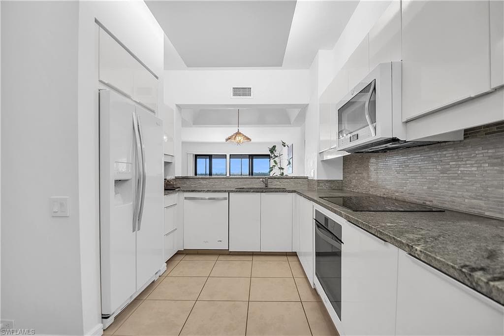 122 La Peninsula Blvd 122, Naples, FL 34113-16