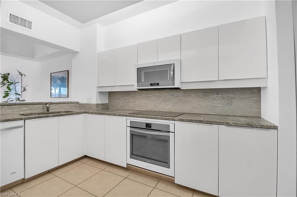 122 La Peninsula Blvd 122, Naples, FL 34113-17