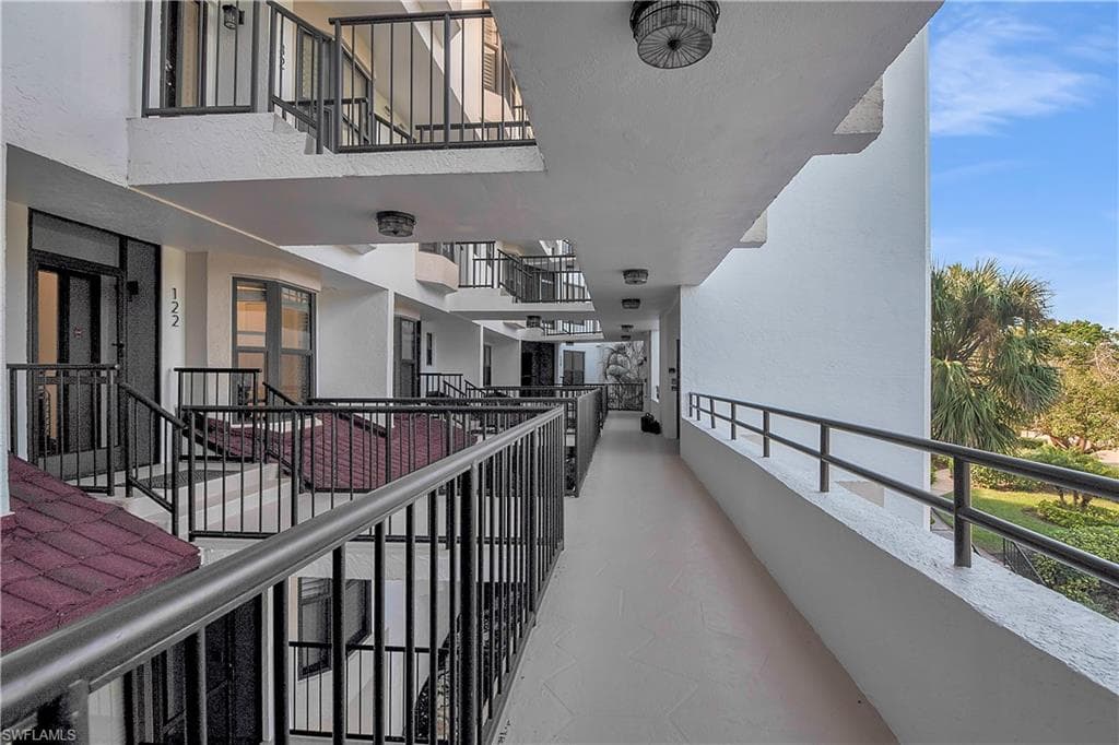 122 La Peninsula Blvd 122, Naples, FL 34113-31
