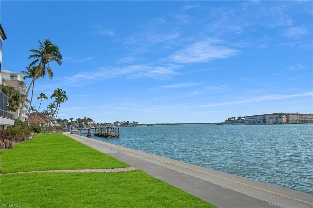 122 La Peninsula Blvd 122, Naples, FL 34113-35