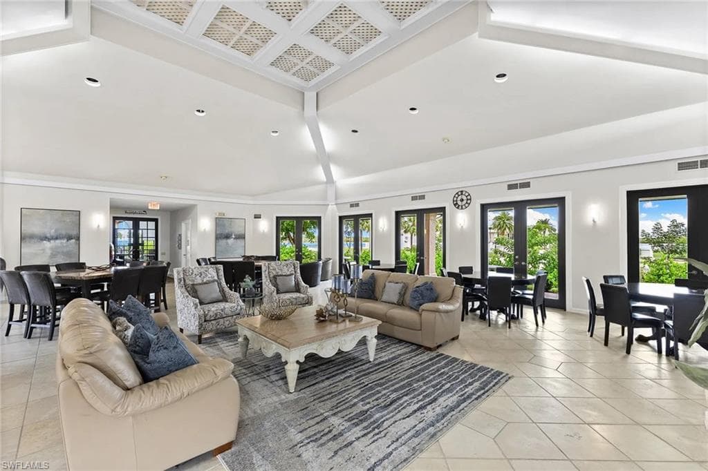 122 La Peninsula Blvd 122, Naples, FL 34113-36