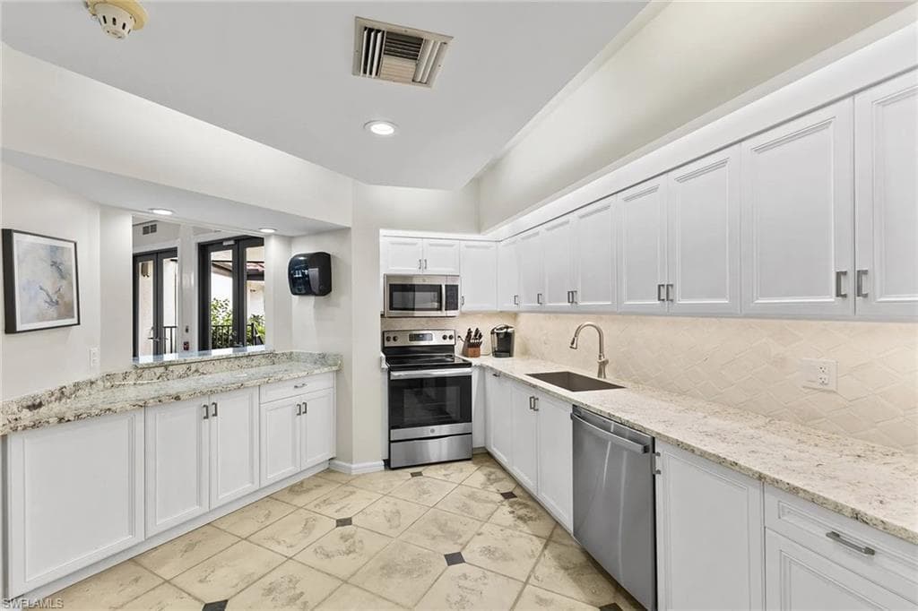 122 La Peninsula Blvd 122, Naples, FL 34113-37