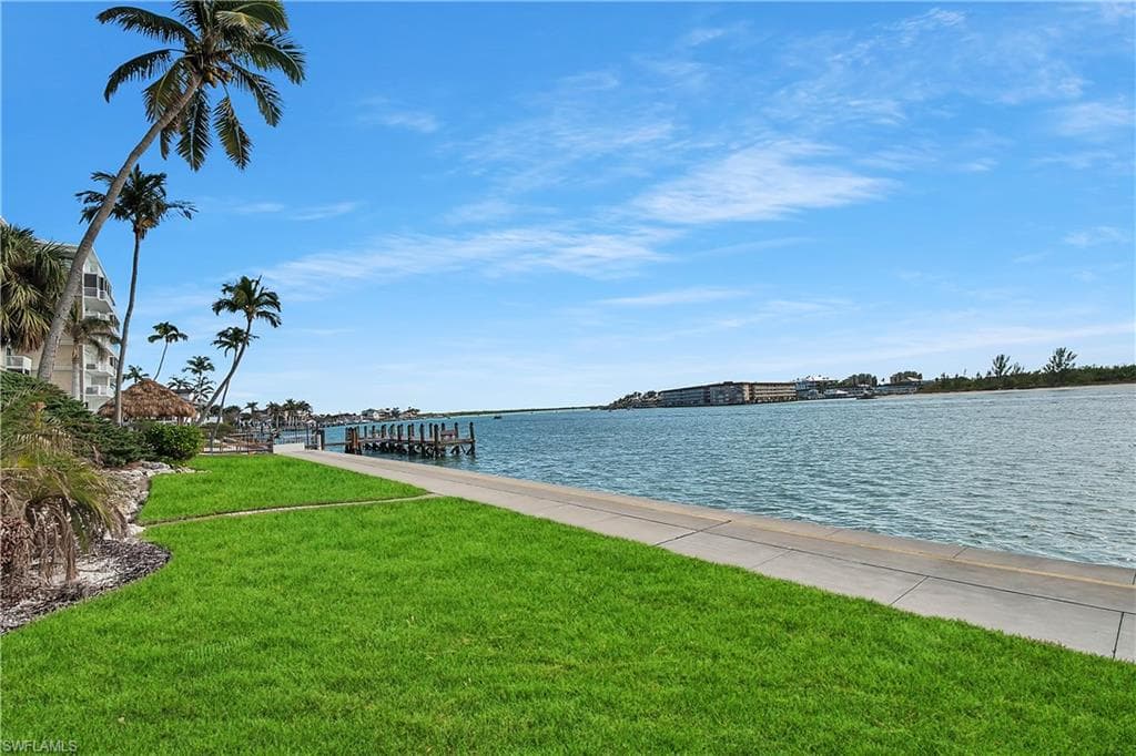 122 La Peninsula Blvd 122, Naples, FL 34113-5