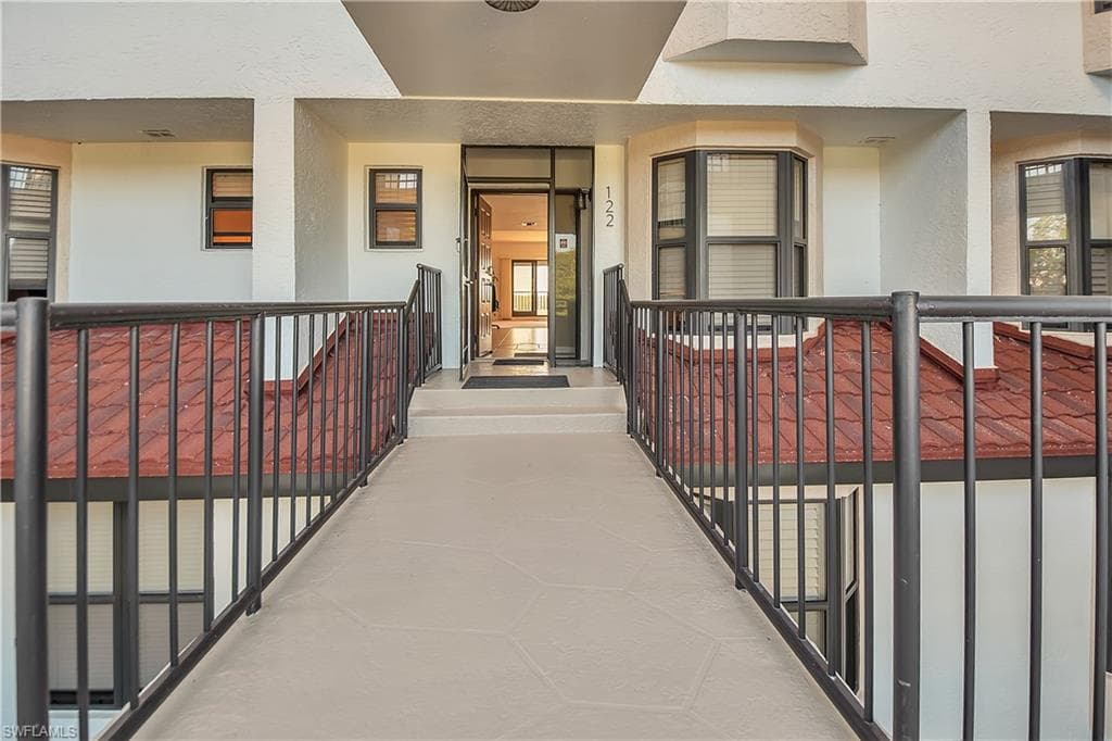 122 La Peninsula Blvd 122, Naples, FL 34113-6