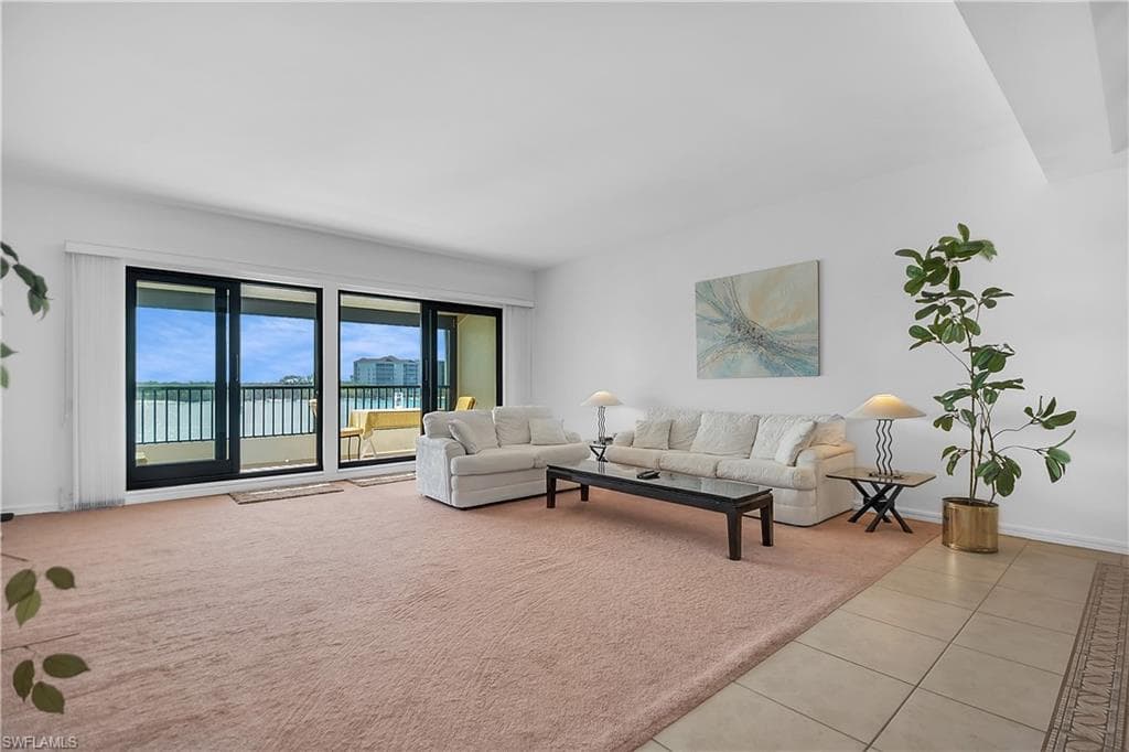 122 La Peninsula Blvd 122, Naples, FL 34113-8