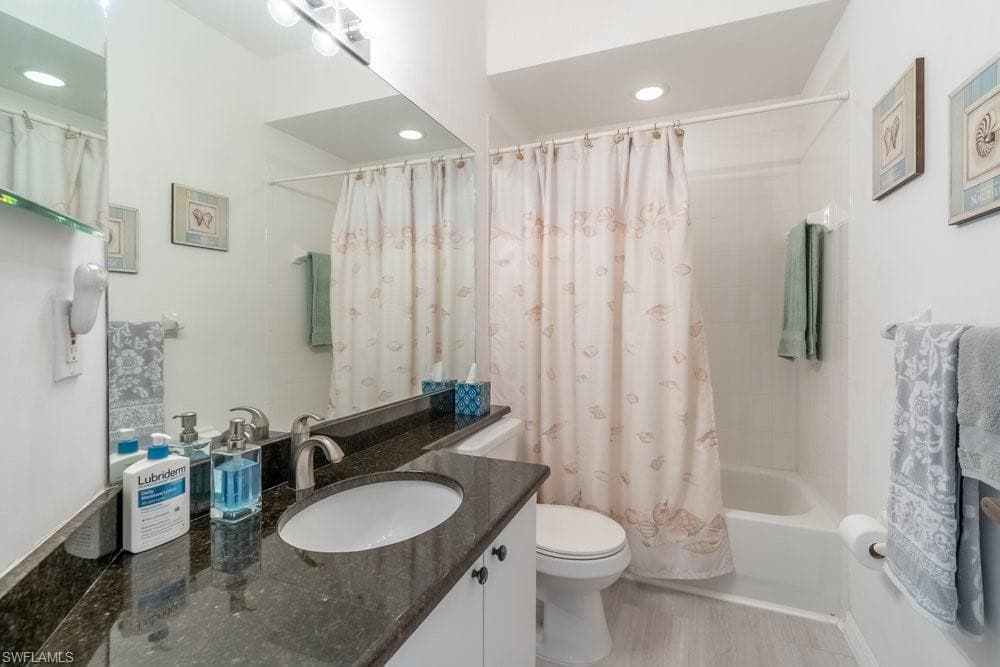 7124 Falcons Glen Blvd, Naples, FL 34113-24