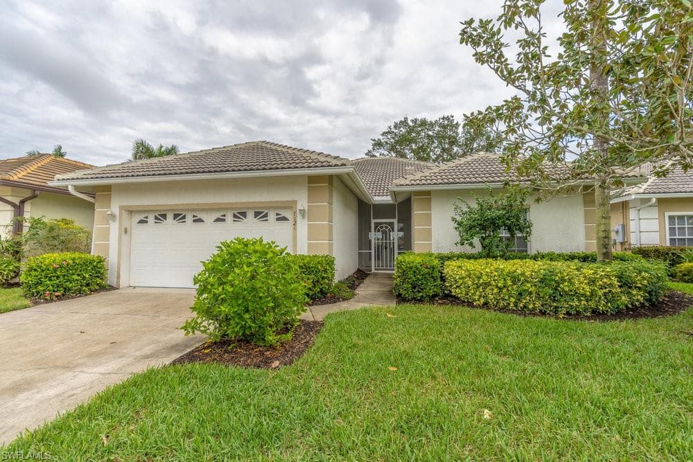7124 Falcons Glen Blvd, Naples, FL 34113-2