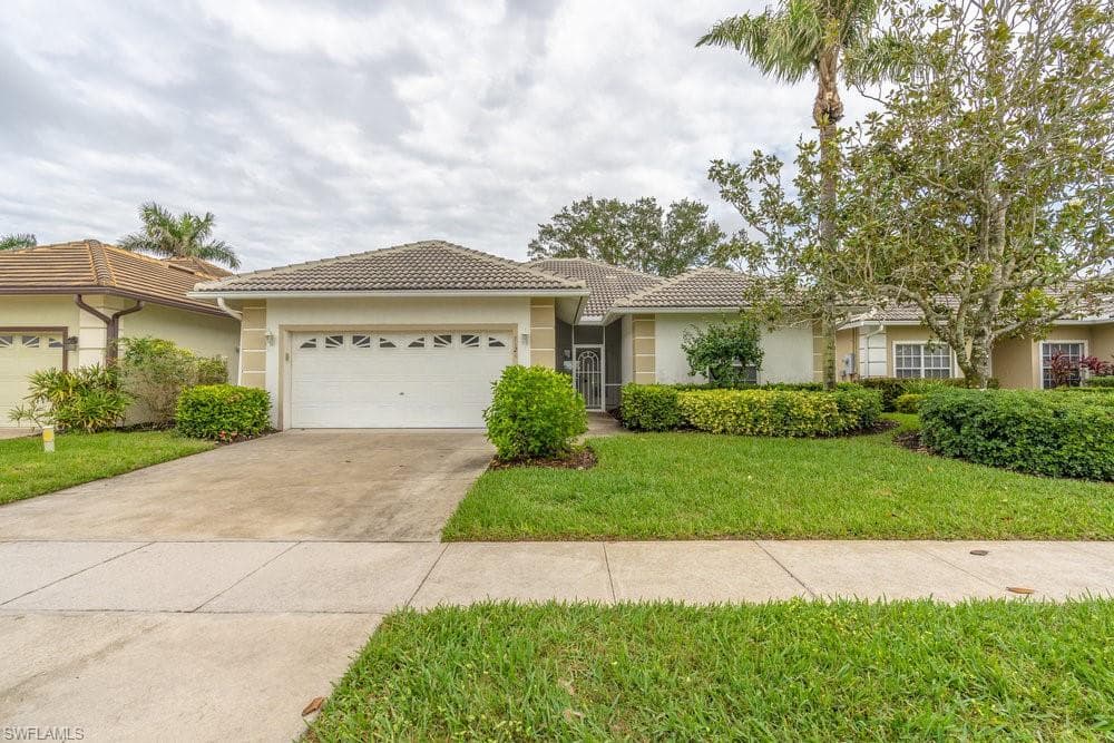 7124 Falcons Glen Blvd, Naples, FL 34113-3