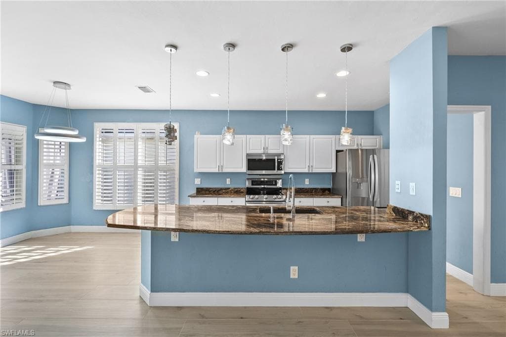 4269 Hampton Ln, Naples, FL 34119-4