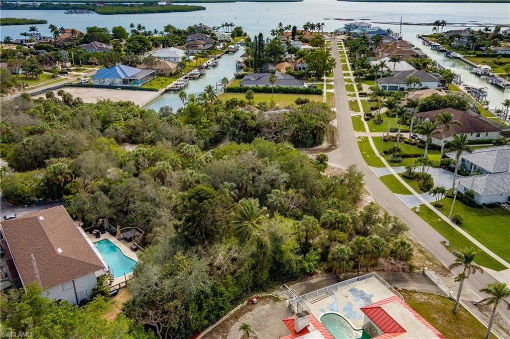 889 Scott Dr, Marco Island, FL 34145-9