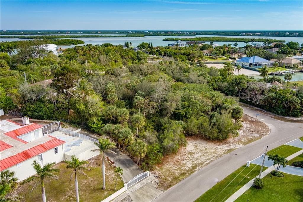 889 Scott Dr, Marco Island, FL 34145-2