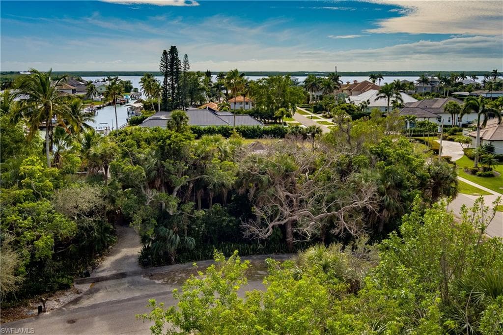 889 Scott Dr, Marco Island, FL 34145-32
