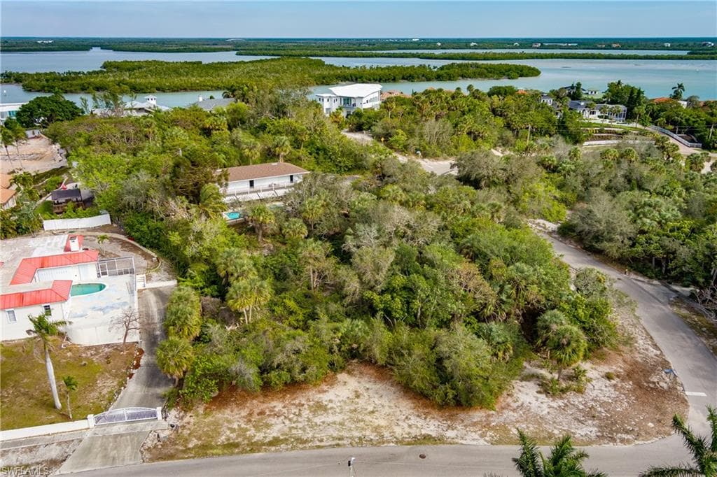 889 Scott Dr, Marco Island, FL 34145-3