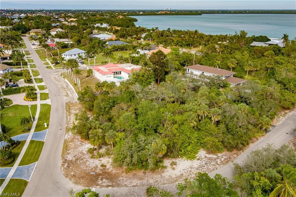 889 Scott Dr, Marco Island, FL 34145-5