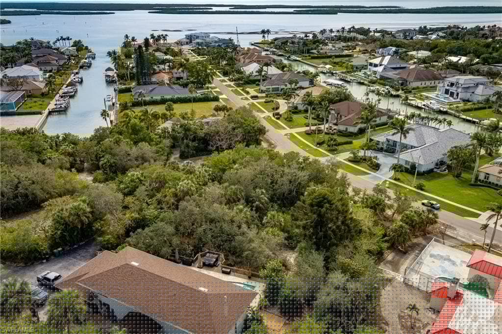 889 Scott Dr, Marco Island, FL 34145-8