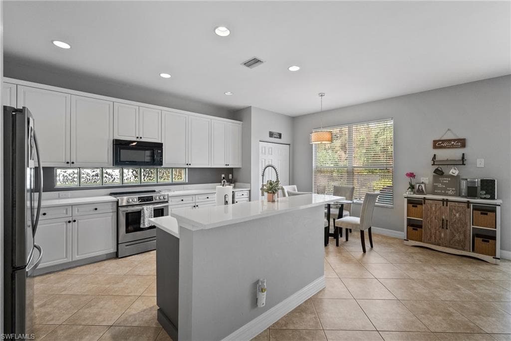 1384 Areca Cv, Naples, FL 34119-18