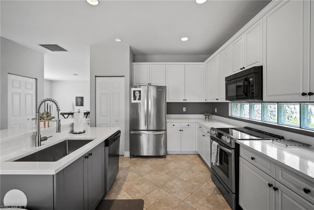 1384 Areca Cv, Naples, FL 34119-20