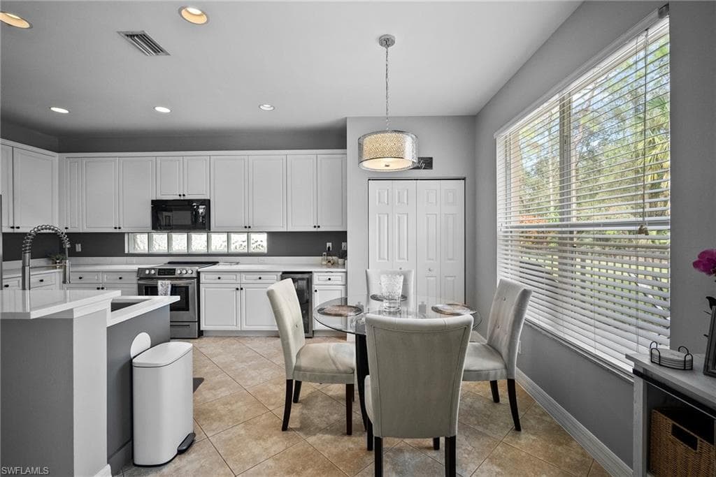 1384 Areca Cv, Naples, FL 34119-22